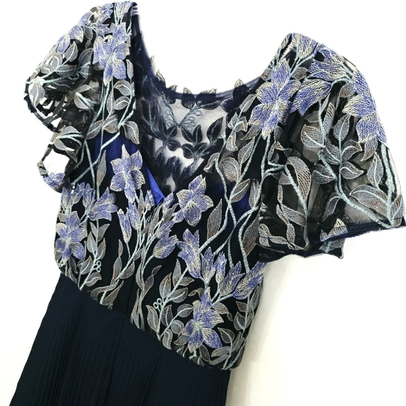 Nwot JS Collections Embroidered Floral lace Flutter Sleeve Pleated Navy … - Picture 11 of 17